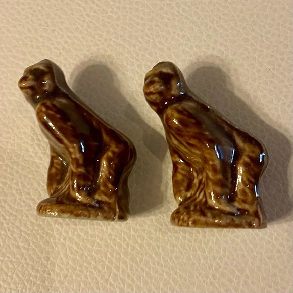 Vintage Wade Whimsy ceramic porcelain - 2 brown gorillas /Collectables from Eng. - Picture 6 of 6